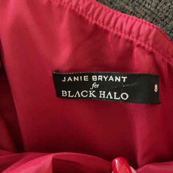 Beautiful red dress - Picture 3 of 3